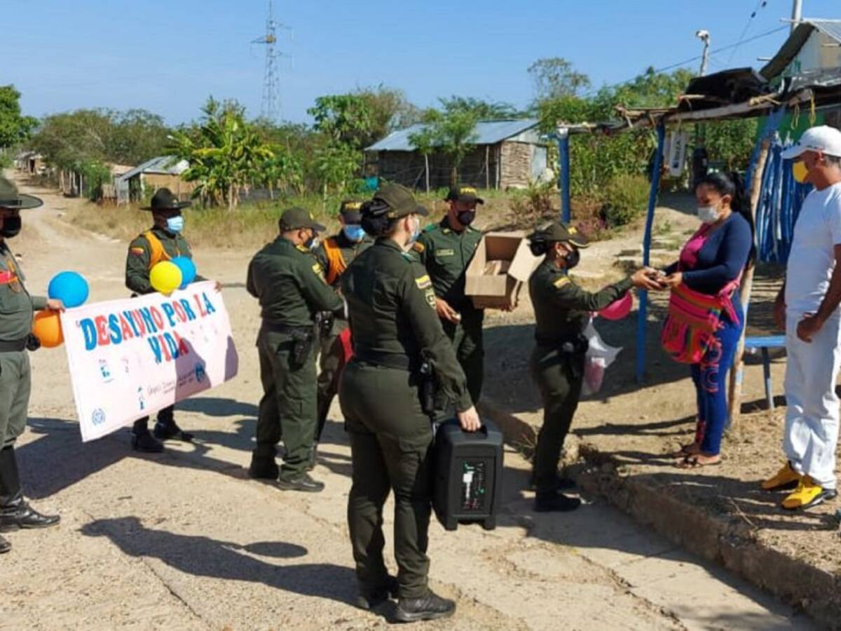 Policía entregó desayunos a niños de una vereda de El Carmen de Bolívar