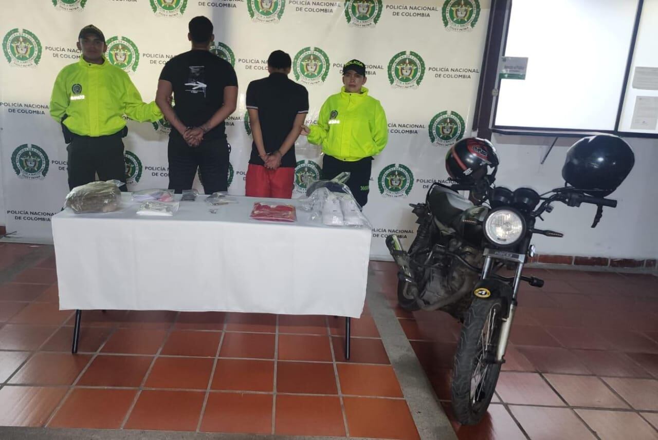 Capturados responsables de lanzar granada a establecimiento comercial en Floridablanca. Foto: Policía Metropolitana de Bucaramanga.