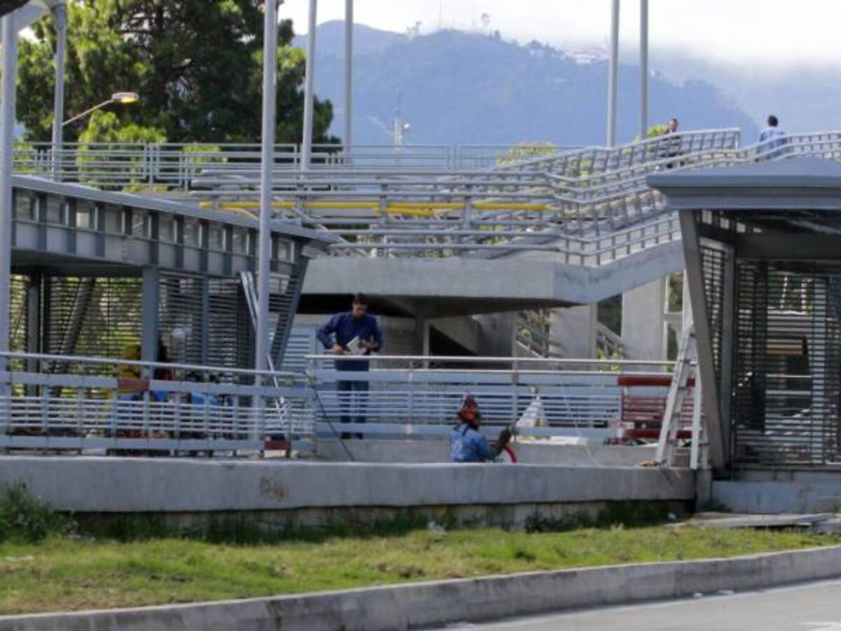 Cuestionan falta de puentes peatonales en troncal de Transmilenio por la Boyacá
