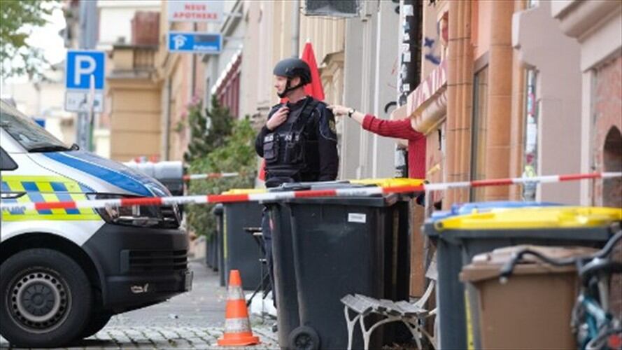 Además, afirmó la policía local anunció que "dos personas murieron en Halle, según los primeros datos disponibles. Hubo varios disparos. Los presuntos autores se dieron a la fuga en un vehículo".. Foto: Agencia AFP