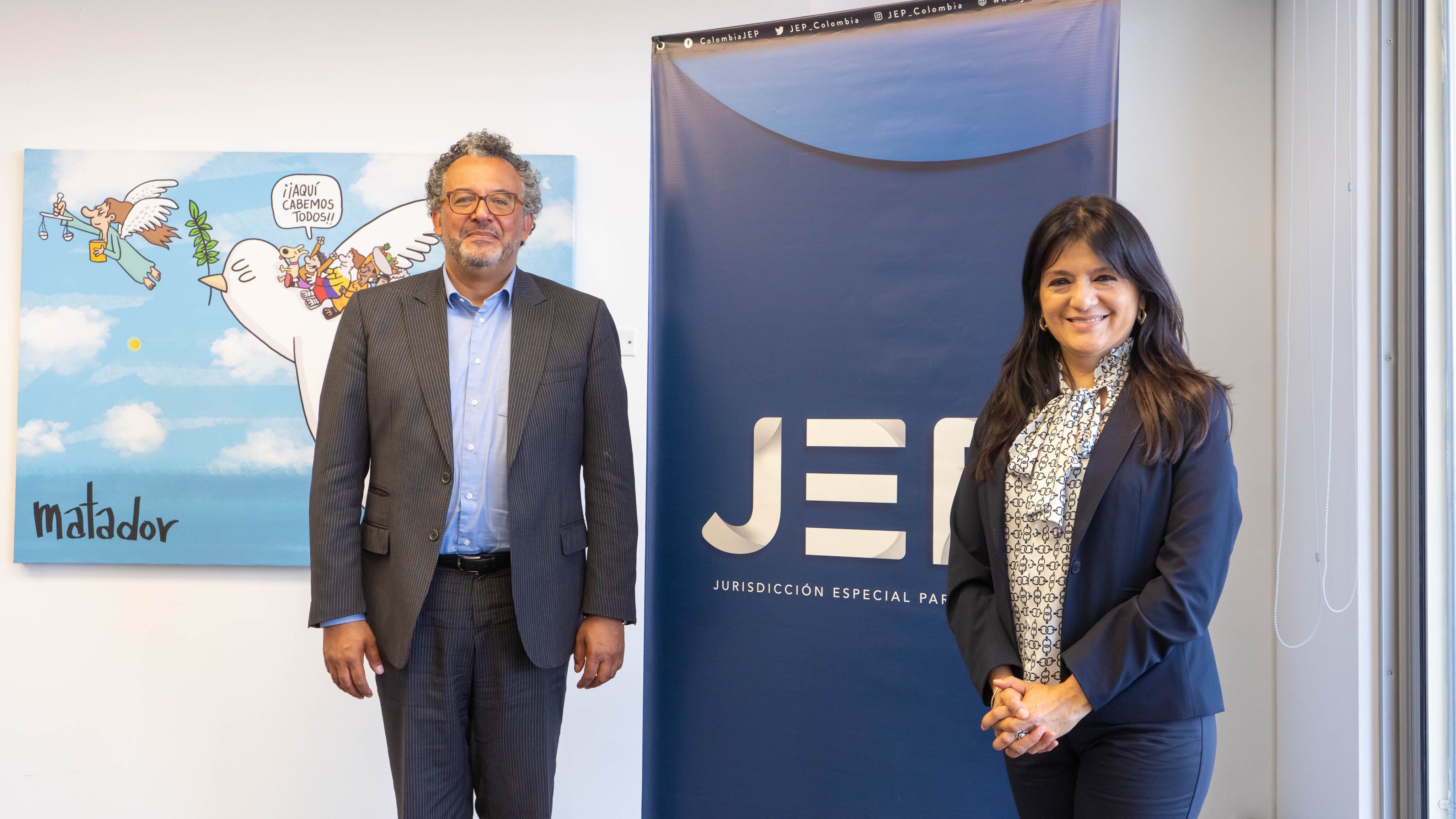 Presidente de la JEP magistrado Roberto Carlos Vidal López y Comisionada Julissa Mantilla, de la CIDH