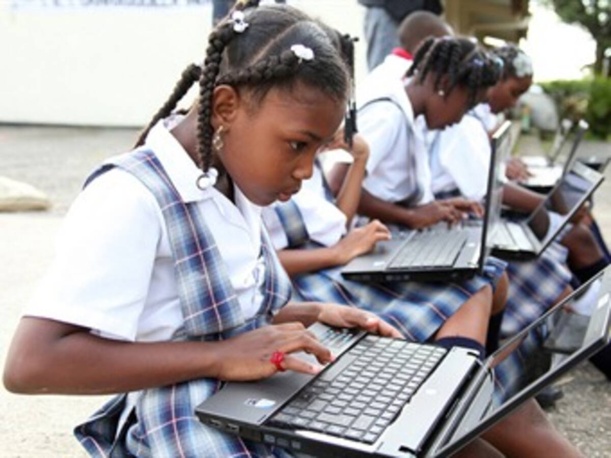 Nuevas y grandes compras de computadores para los niños del país