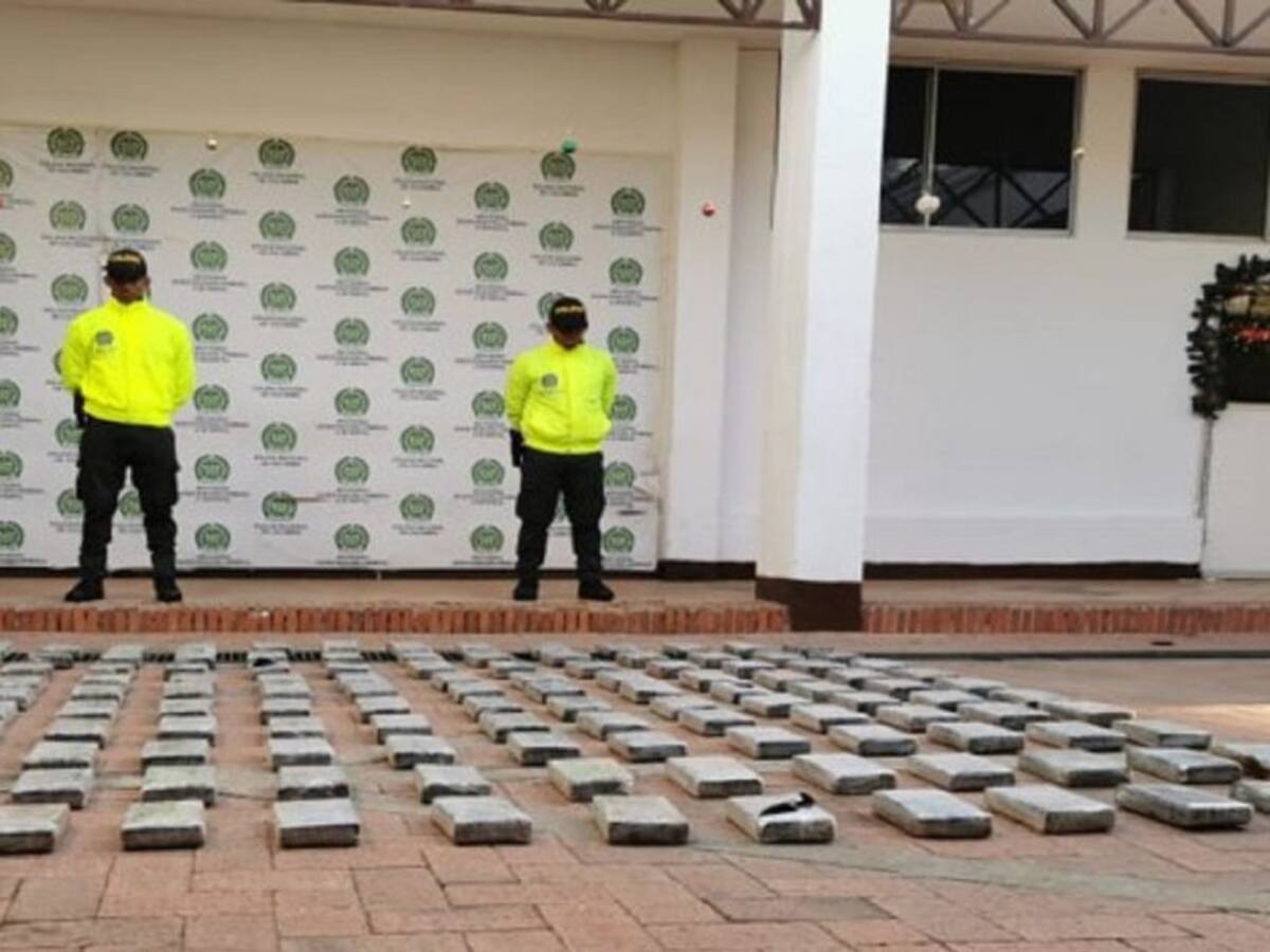 Hallan 150 kilos de cocaína dentro de un vehículo abandonado en Alto Bosque