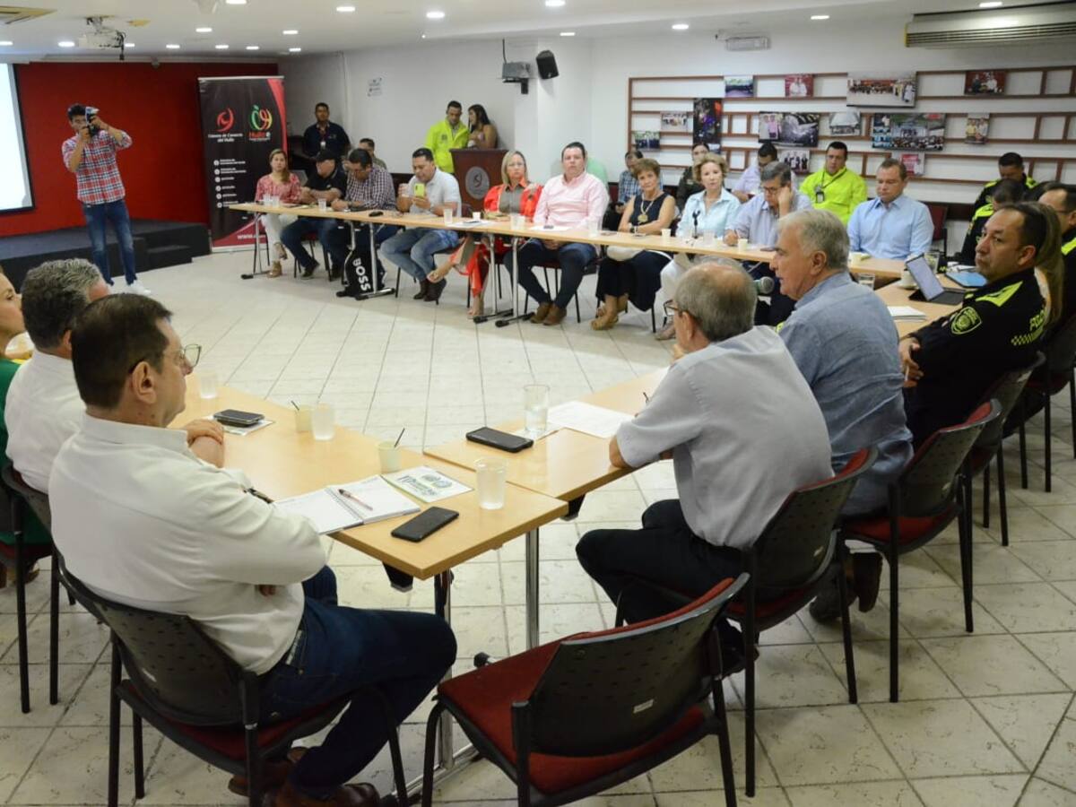 Gremios económicos y autoridades en el Huila analizaron situación de orden público