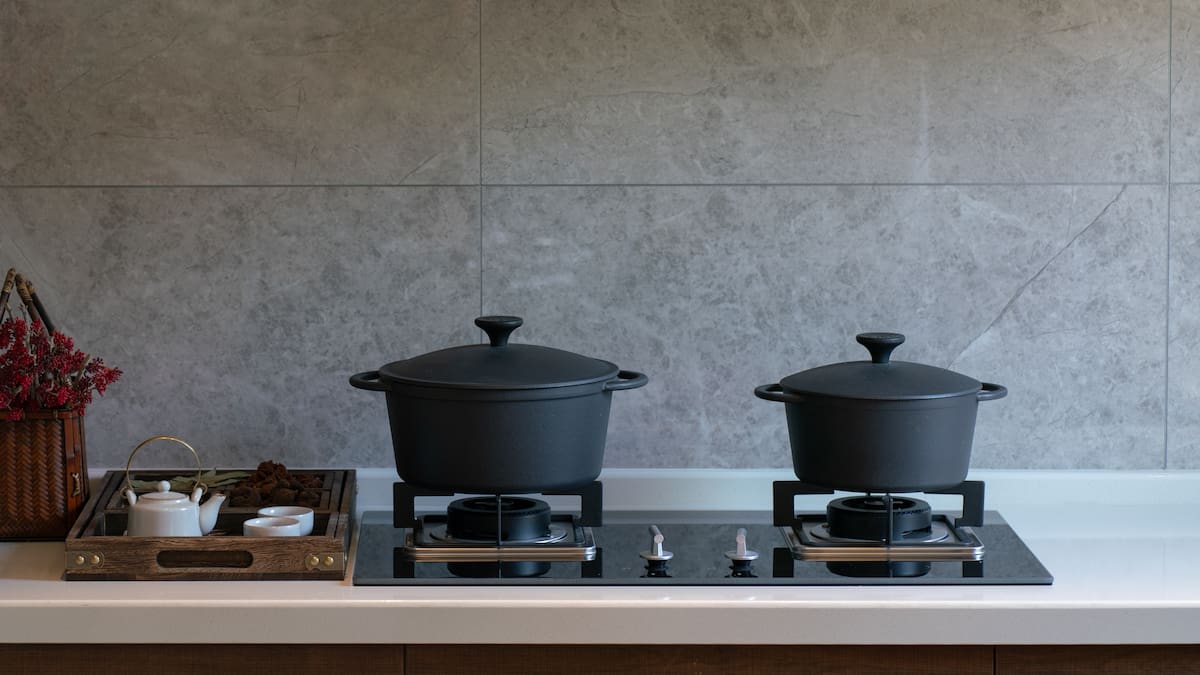 Nueva tendencia de revestimiento que revoluciona cocinas en 2026: jaque a los azulejos tradicionales