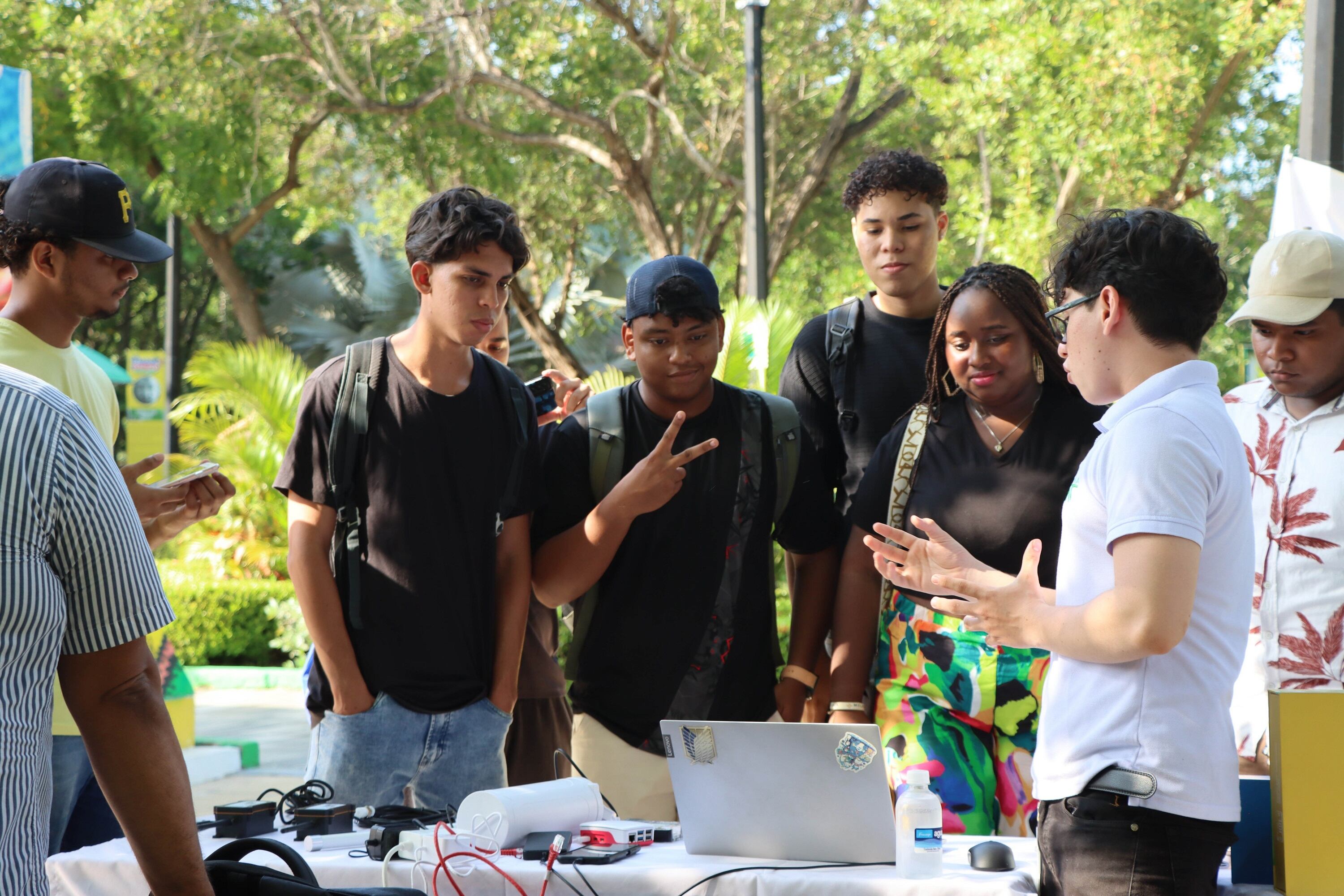 Más de 3.500 estudiantes y 800 docentes participaron en esta estrategia nacional de innovación educativa liderada por el Ministerio de Educación Nacional en alianza con el Instituto UNNO del Parque Científico de Innovación Social de UNIMINUTO