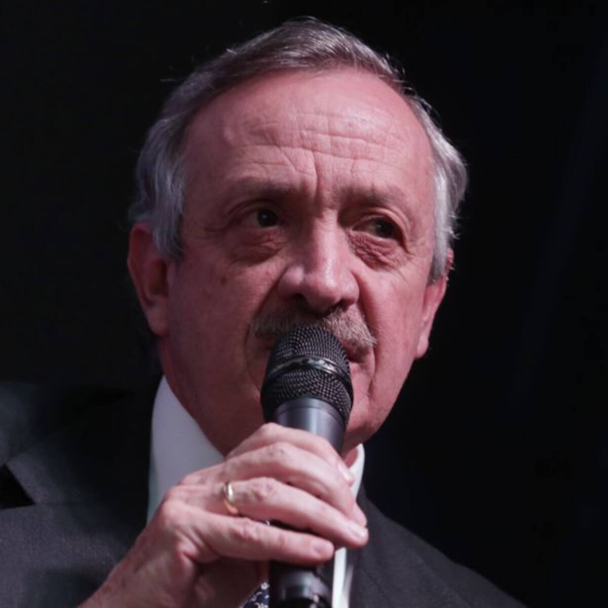 Enrique Camacho: “No me han dicho nada de México por Juan Pablo Vargas”