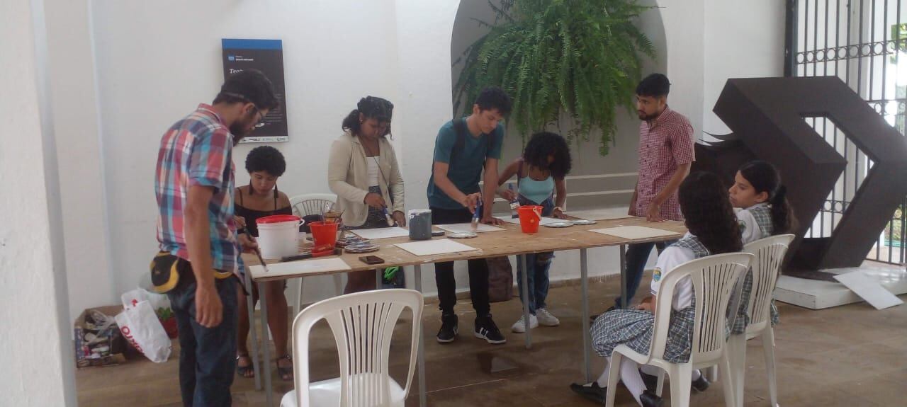 Artistas en taller // imagen de cortesía por el curador Hubert Guardiola Rojano