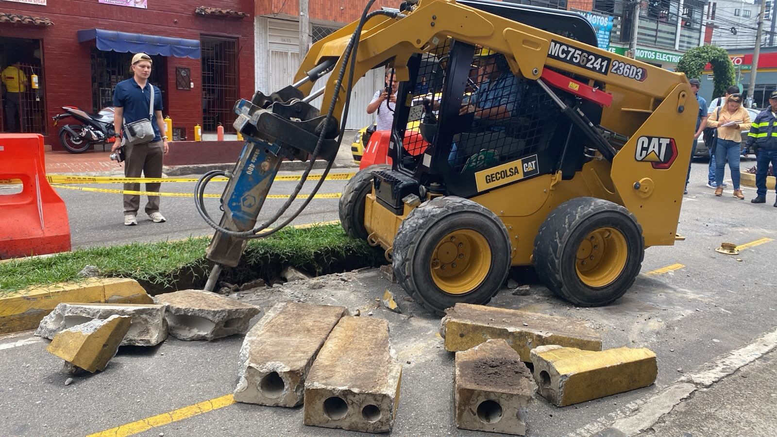 Comenzó el desmonte de la ciclo infraestructura por la carrera 21 de Bucaramanga. Foto: Caracol Radio.