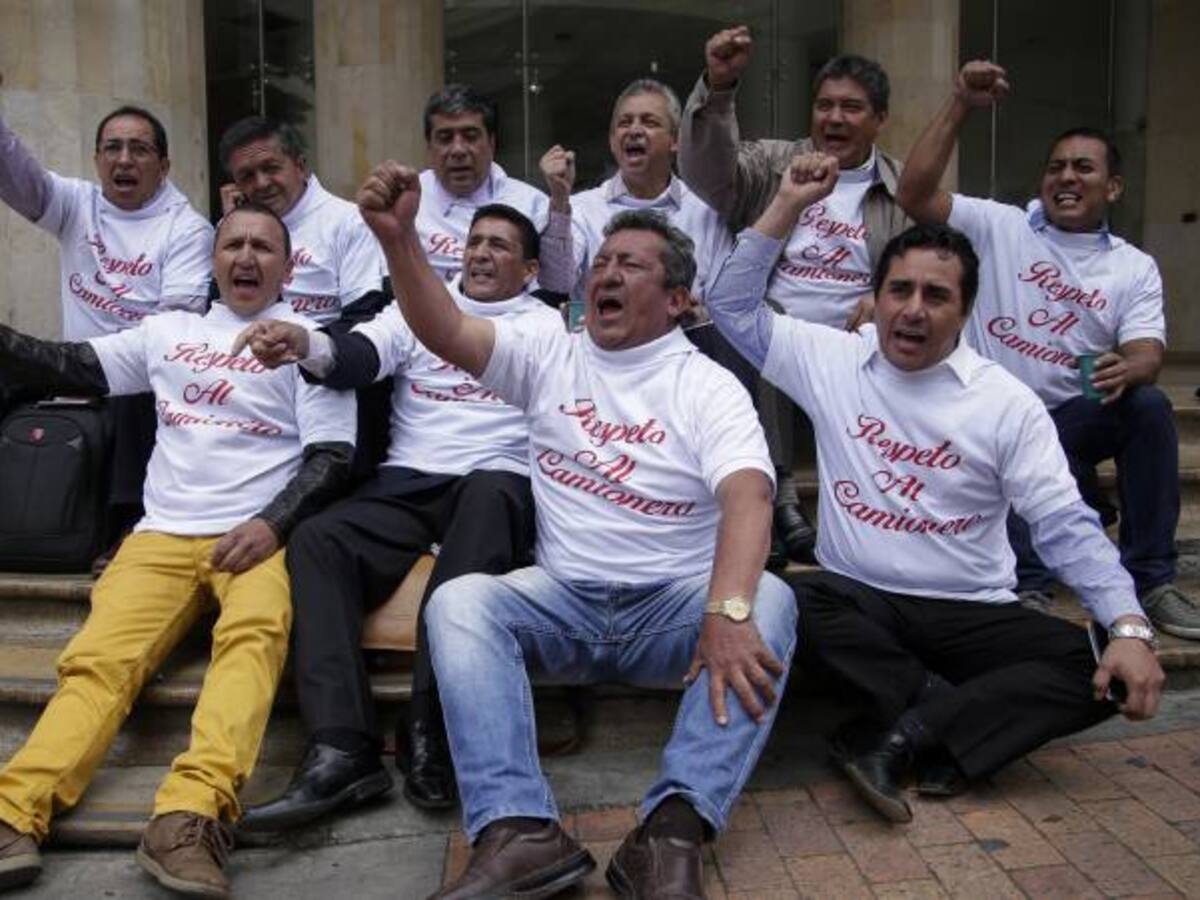 Camioneros ratifican paro por captura de manifestantes