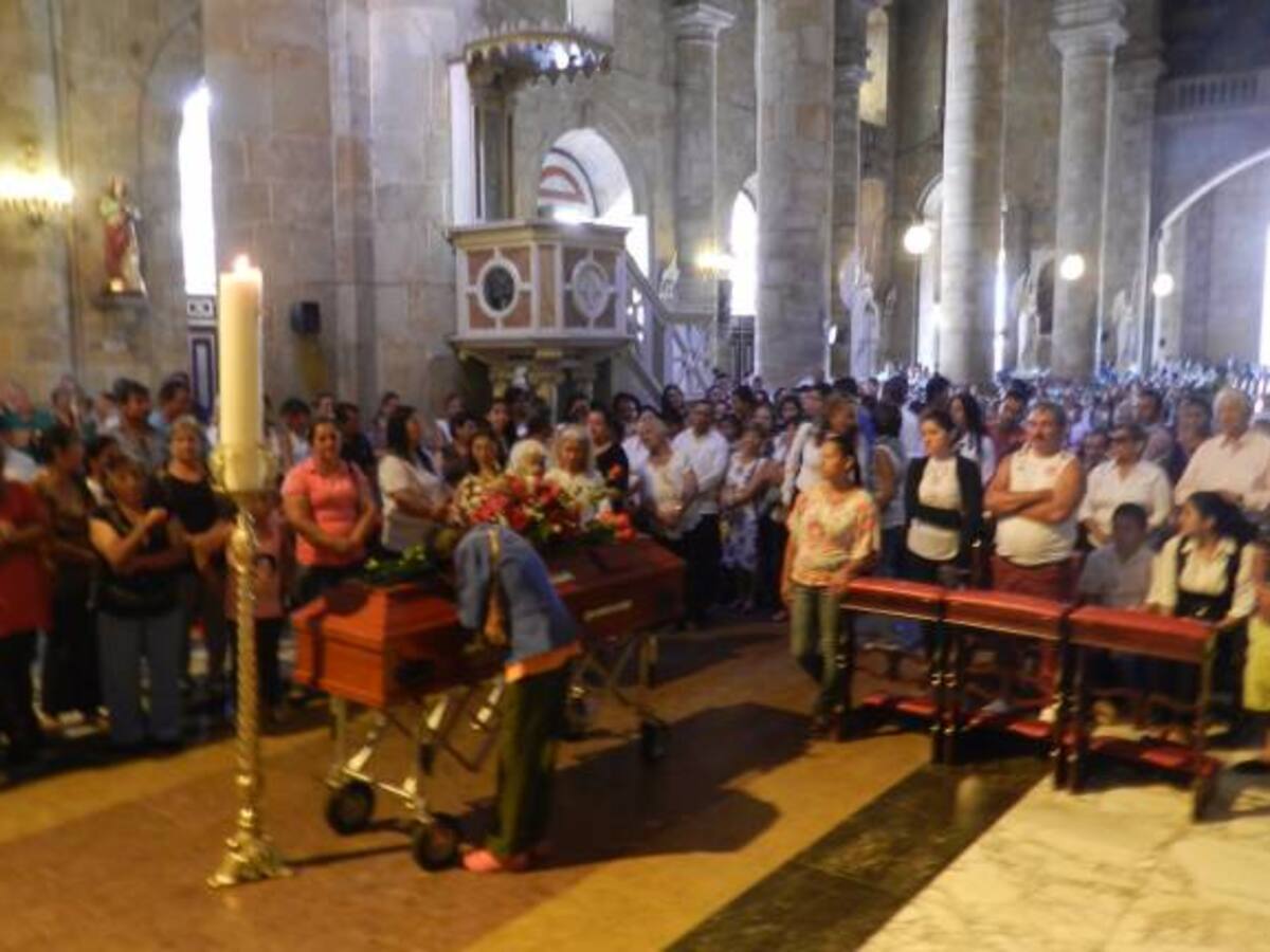 Médico analiza cómo pudieron sacar bebé a mujer embarazada que fue asesinada