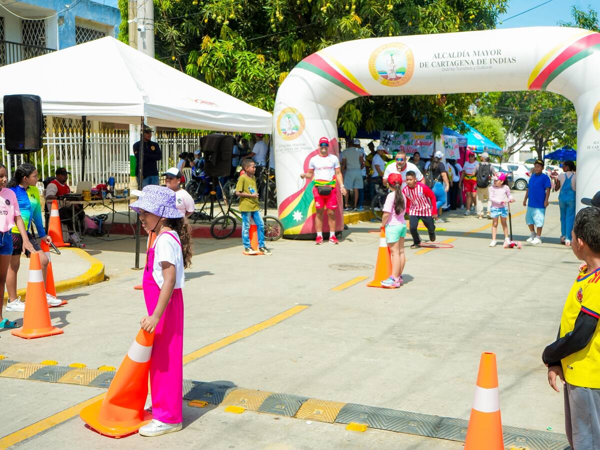 Ciclovía dominical en calle “Dumek Turbay” del barrio 13 de junio