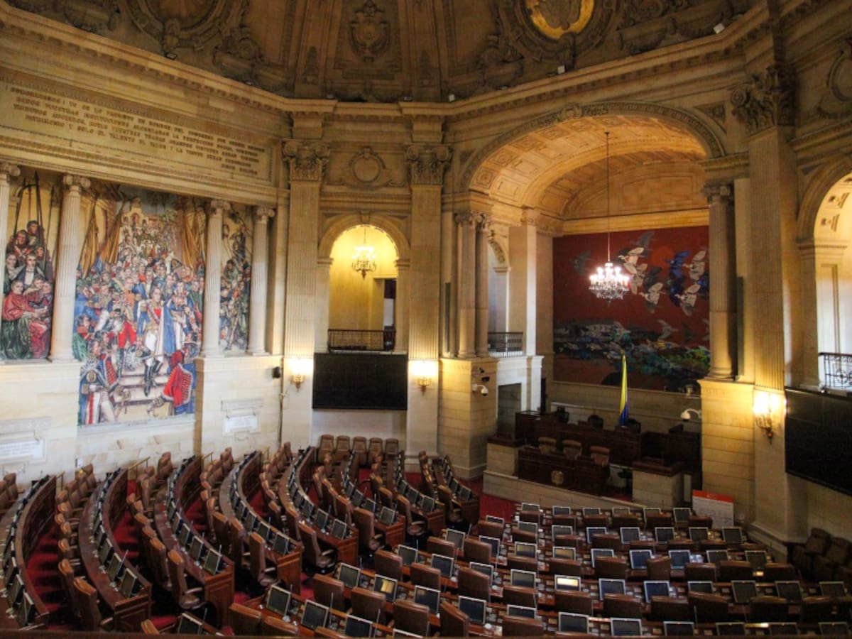 50 senadores piden garantizar renta básica a población vulnerable