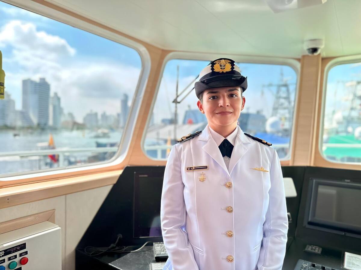 En Cartagena mujer asumió por primera vez el comando del buque ARC “Isla Albuquerque”