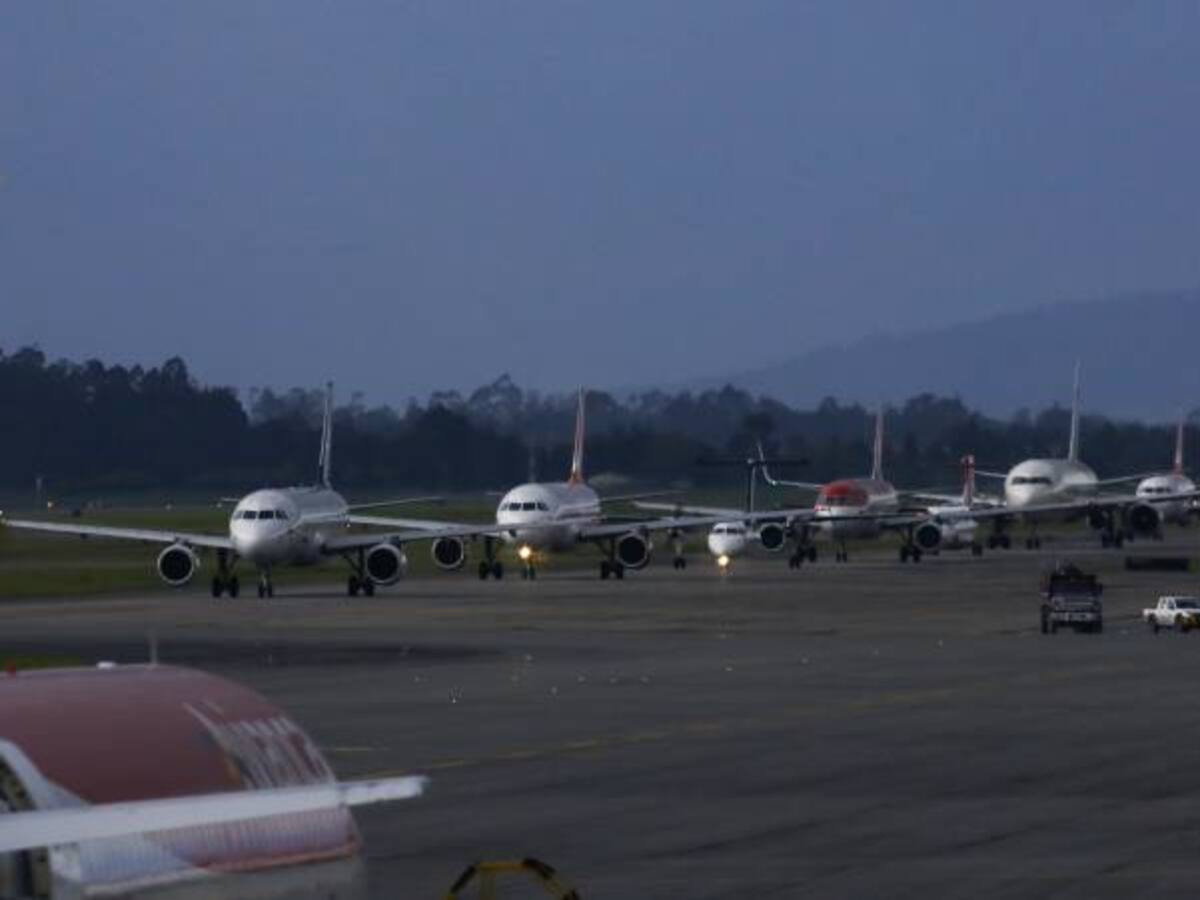 Panamá anuncia la suspensión de las operaciones de aerolíneas venezolanas