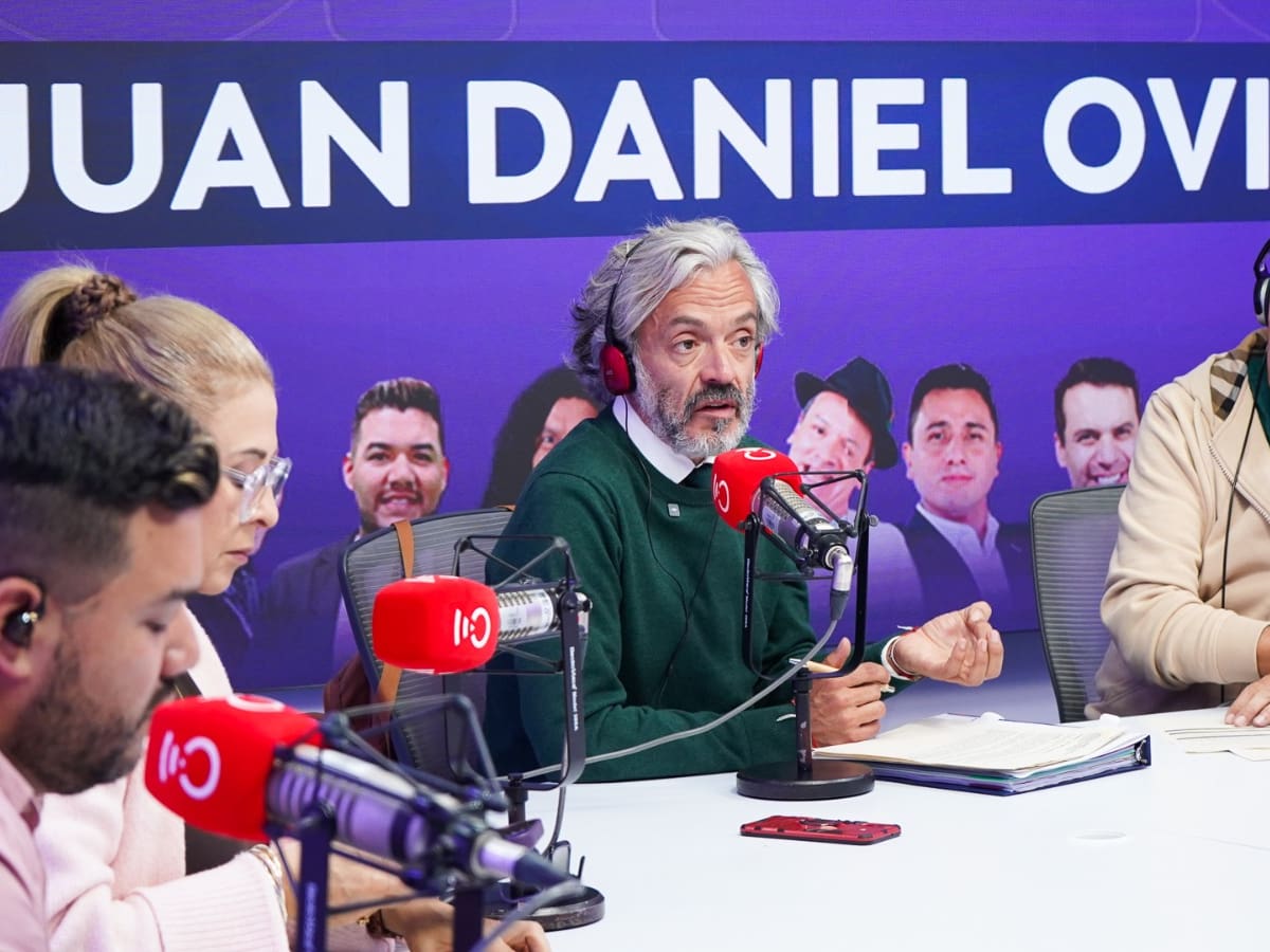 “Yo te amo, pero debes decidir entre abrir el espectro político o seguir a Uribe”: Oviedo a Paloma