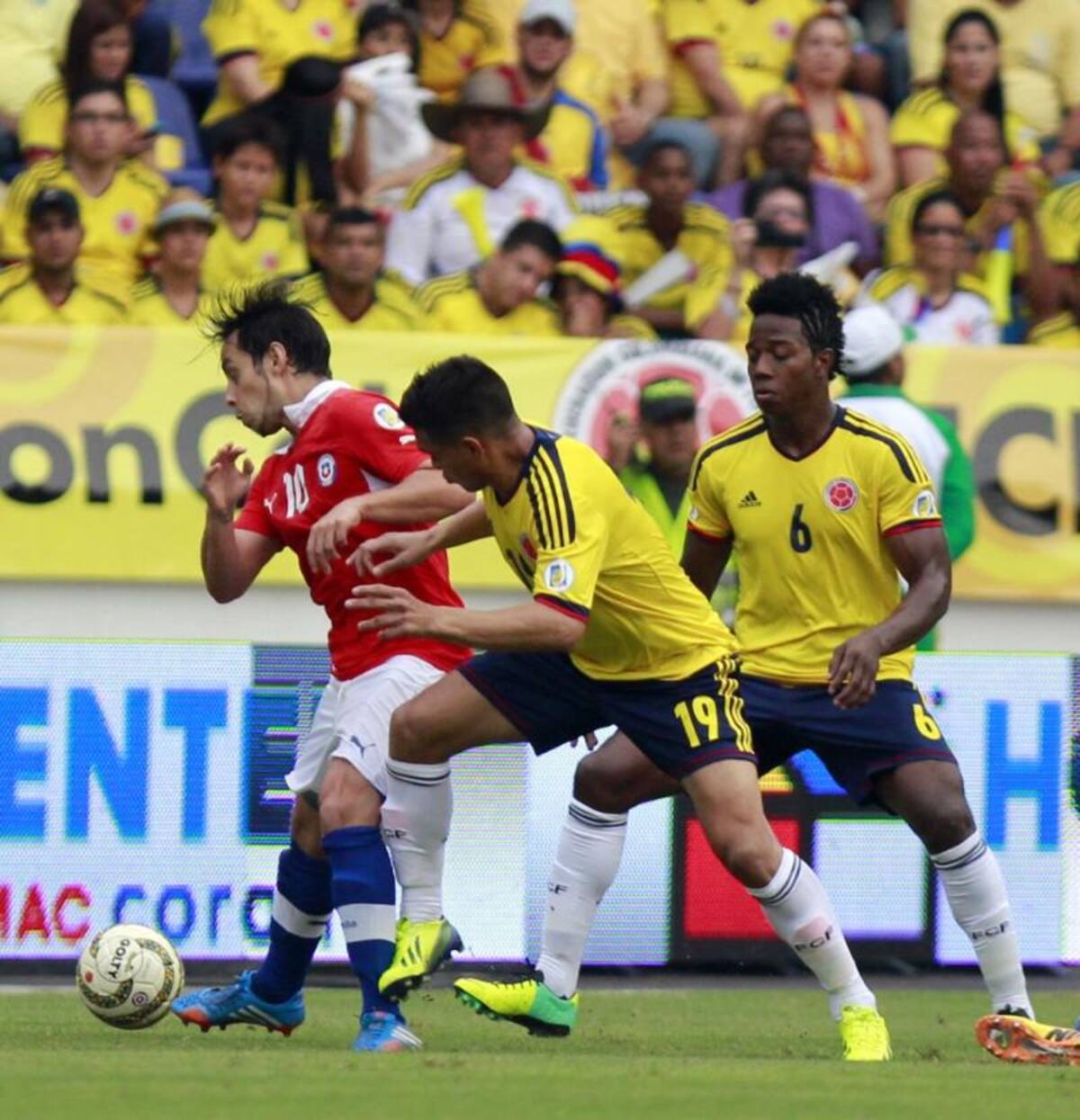 Los goles chilenos los marcaron Arturo Vidal y Alexis Sánchez (2). Teófilo Gutiérrez y Falcao (2) remontaron y aseguraron el boleto a Brasil.