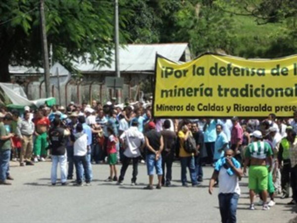 Paro minero se levanta cuando los ministros firmen los acuerdos