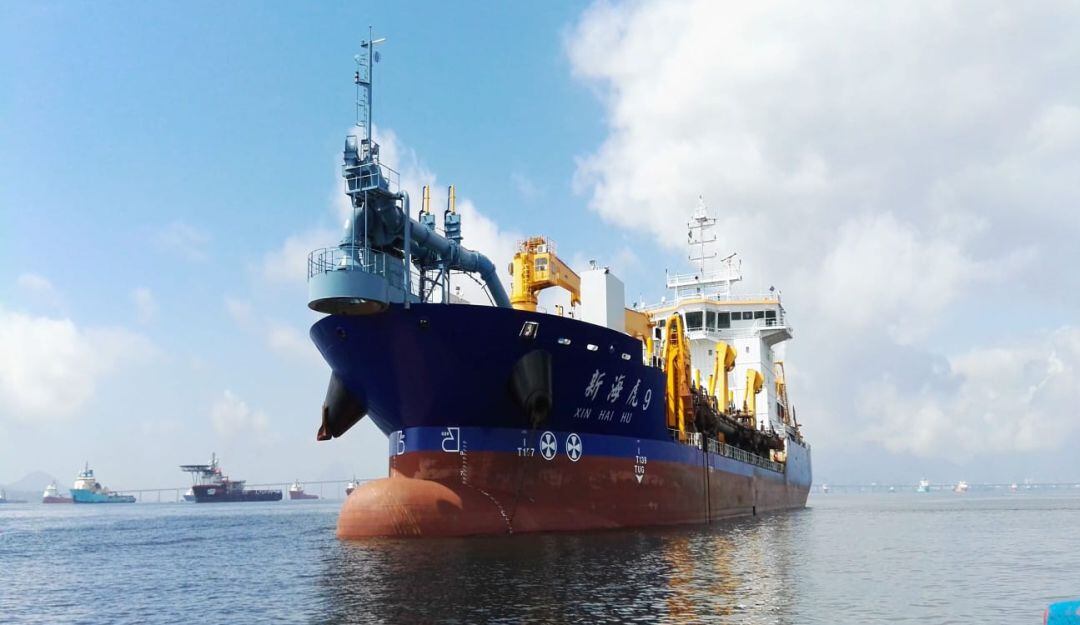 Draga en el puerto de Barranquilla