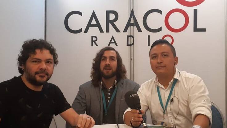 Sile Dile listo Si grabó 3 Me dices Gravo 3 Ok Listo Ya Te lo paso las fotos estan en orden ? con los audios Si Listo Hemos aprendido de a poco en España, pero en Colombia hay avances