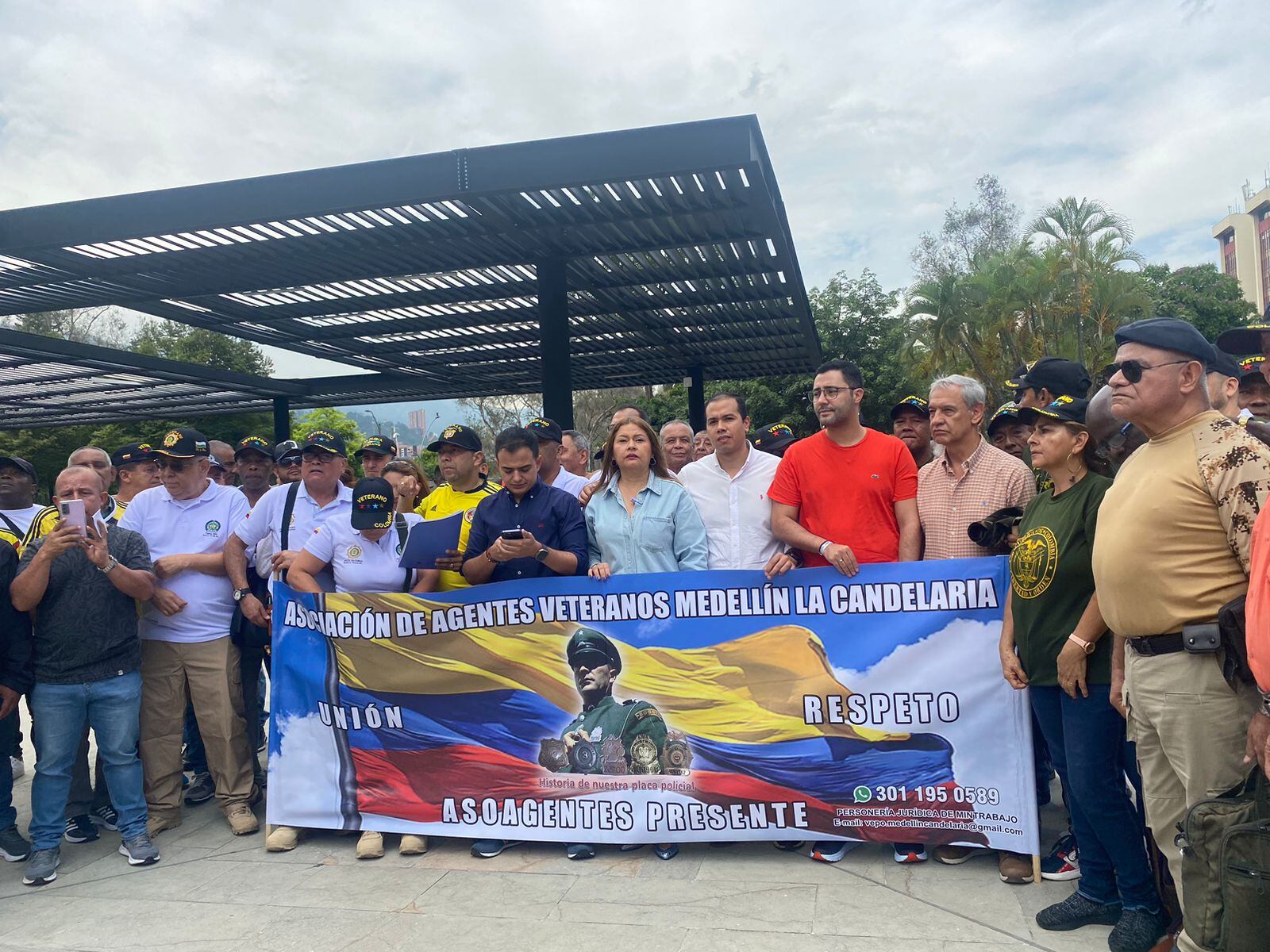 Protesta de veteranos contra propuesta de la SAE de entregar hoteles a integrantes de la primera línea en Medellín.