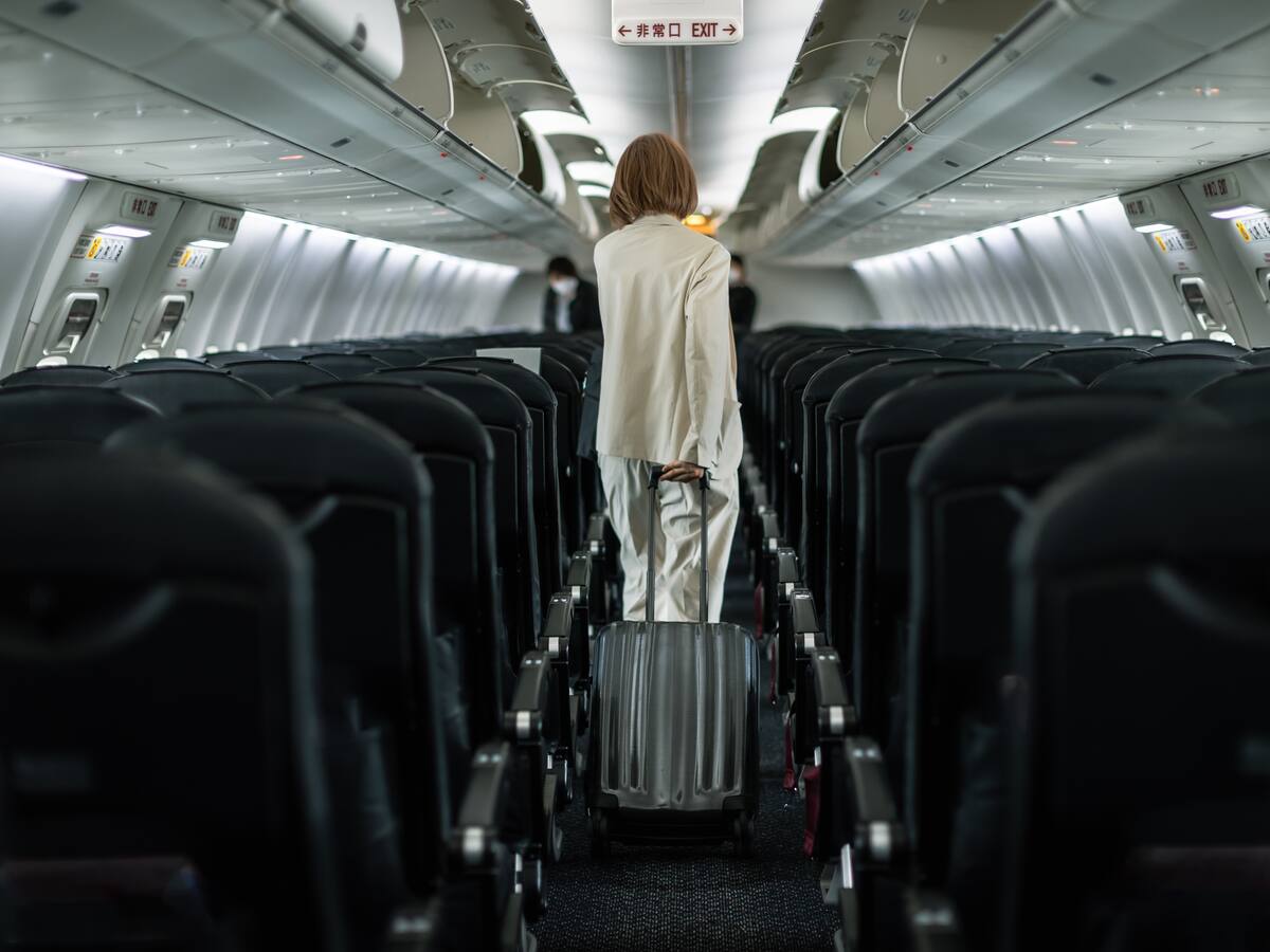 Azafata revela las cinco cosas que los pasajeros deben saber antes de un vuelo