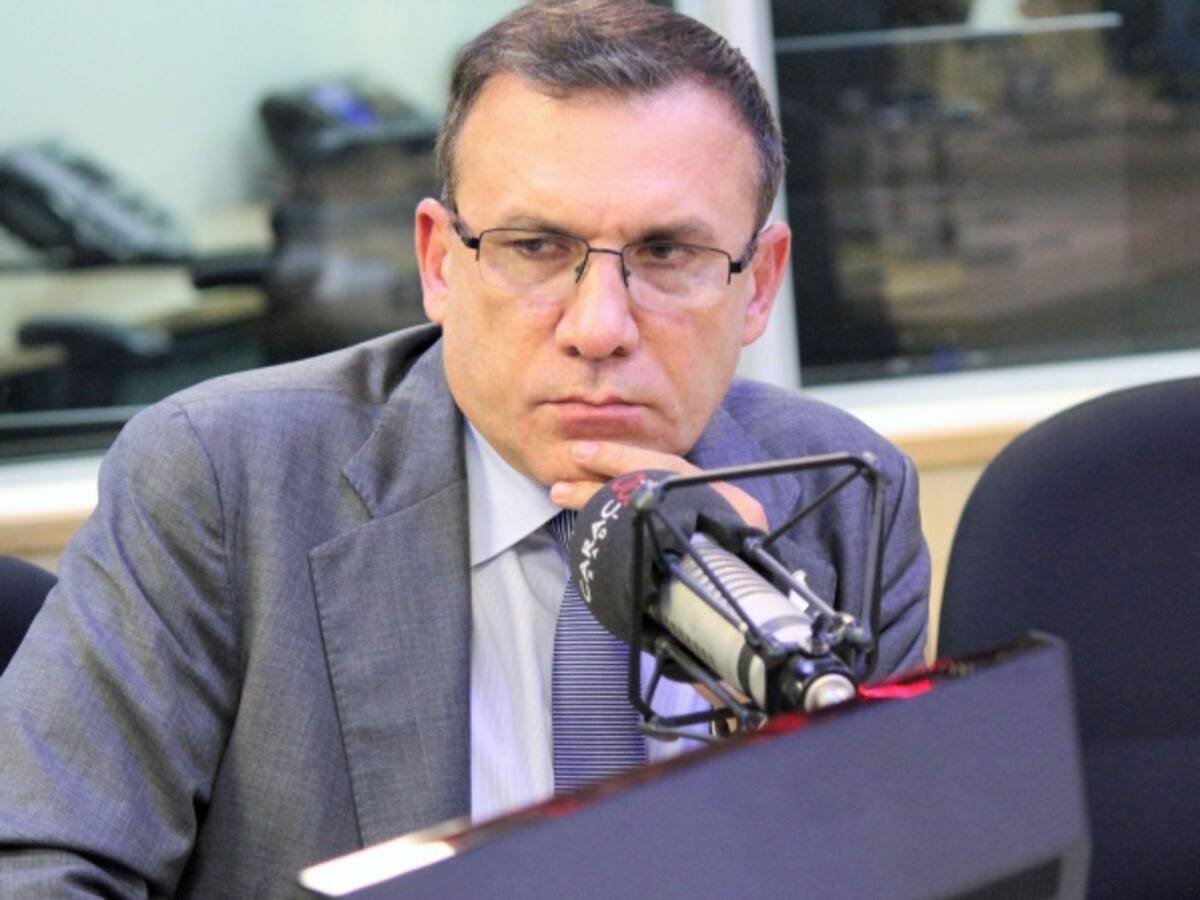 Roy Barreras viaja con negociadores de paz a La Habana