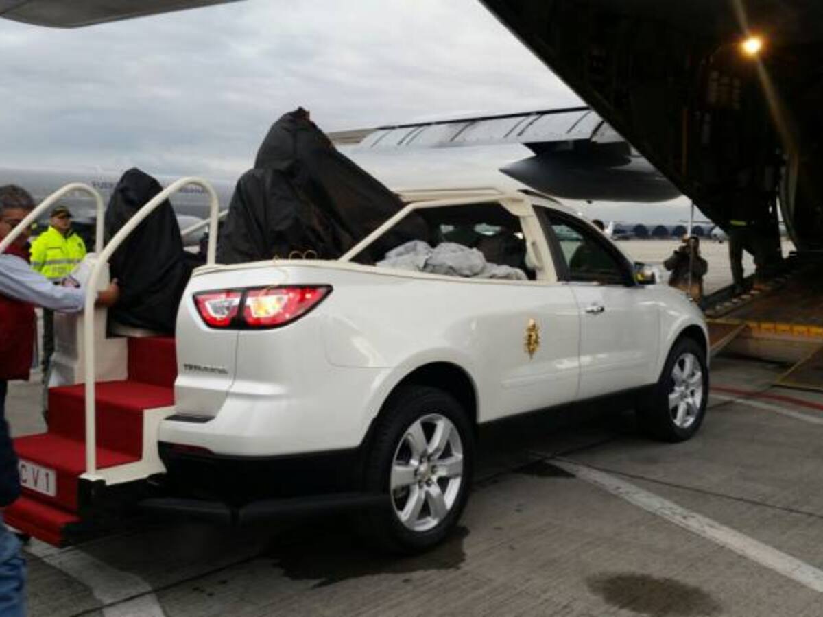 Los papamóviles ya están en Villavicencio y Medellín