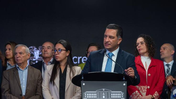 “No puede ser que desacaten a Petro”: sec. de Transparencia por licitación de pasaportes