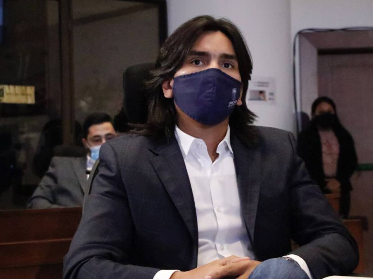 ¿El concejal Albert Corredor tiene cuotas burocráticas en la Alcaldía?