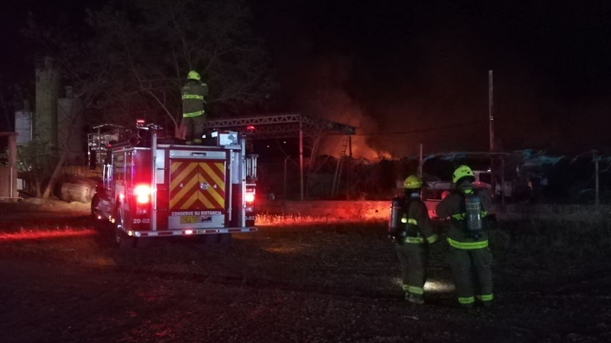 Bomberos en frontera prestan servicios adicionales para obtener recursos