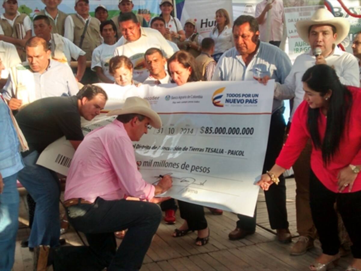 Ministro de Agricultura entrega tres proyectos en el occidente del Huila