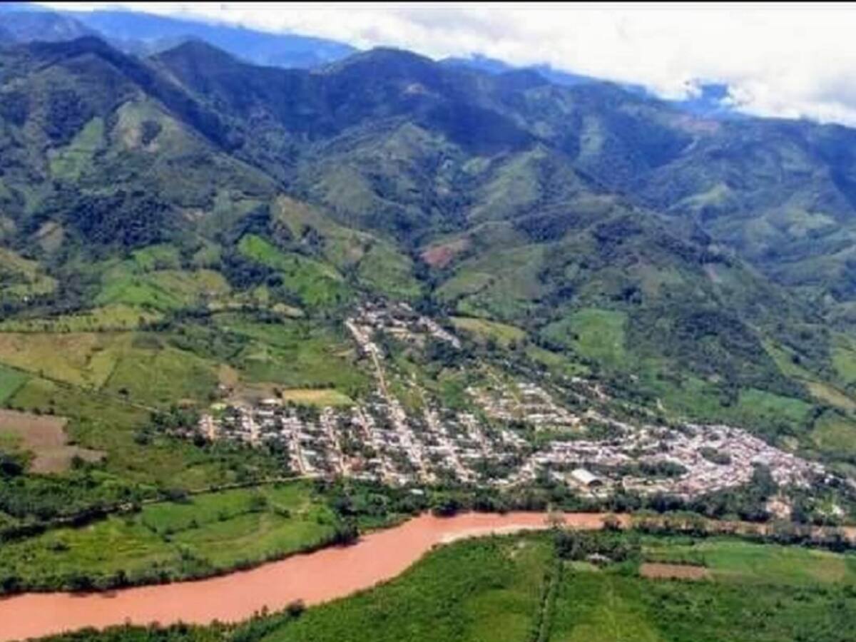 Máxima alerta en El Tarra por sobrevuelos militares