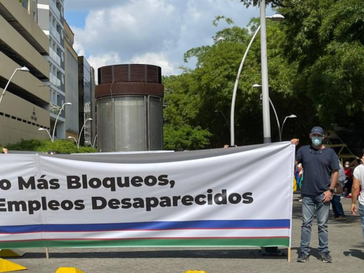 "No más bloqueos" es el clamor ciudadano en la marcha del silencio