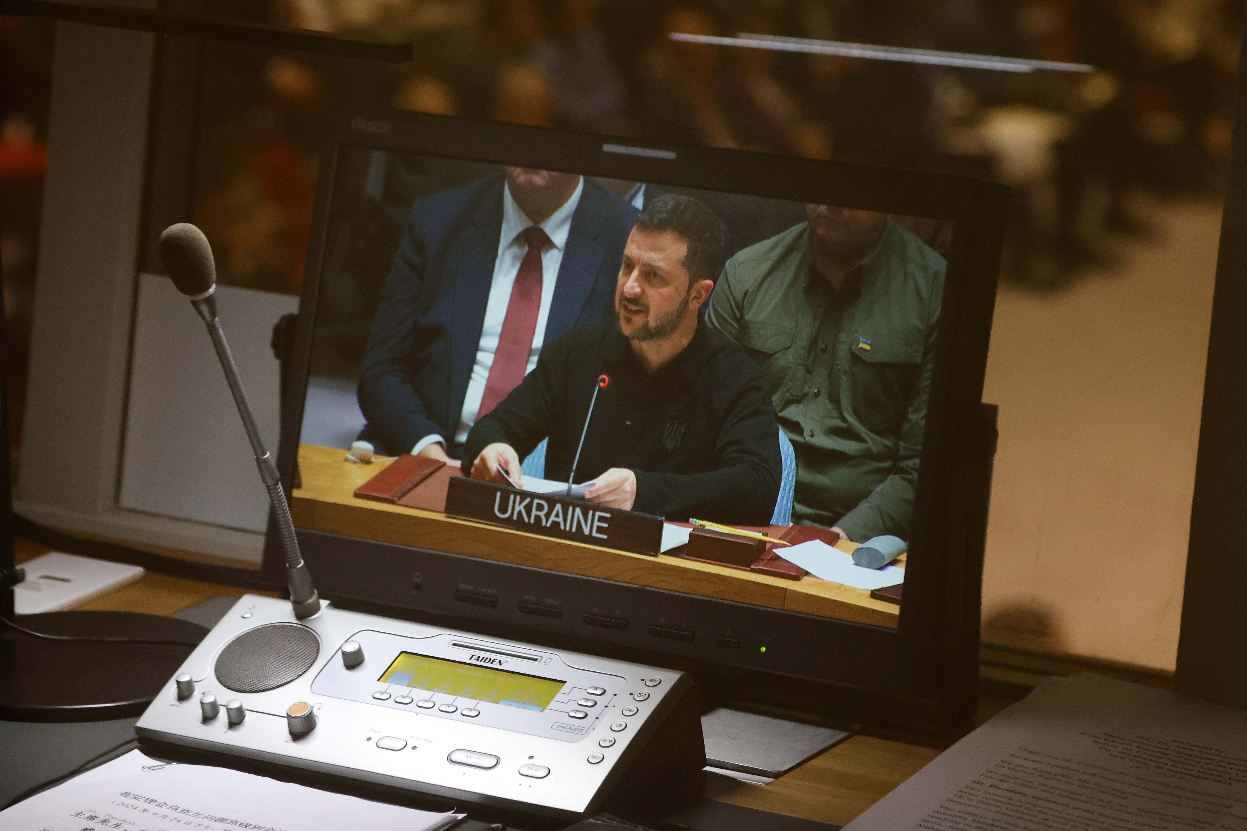 New York (United States), 24/09/2024.- Ukraine's President Volodymyr Zelensky is seen on a translators monitor during a high-level Security Council meeting on the conflict between Russia and Ukraine on the sidelines of the General Debate of the 79th session of the United Nations General Assembly at United Nations Headquarters in New York, New York, USA, 24 September 2024. The annual high-level General Debate gathers world leaders from 24 to 28 September, and 30 September under the theme, 'Leaving no one behind: acting together for the advancement of peace, sustainable development and human dignity for present and future generations'. (Zelenski, Rusia, Ucrania, Nueva York) EFE/EPA/SARAH YENESEL