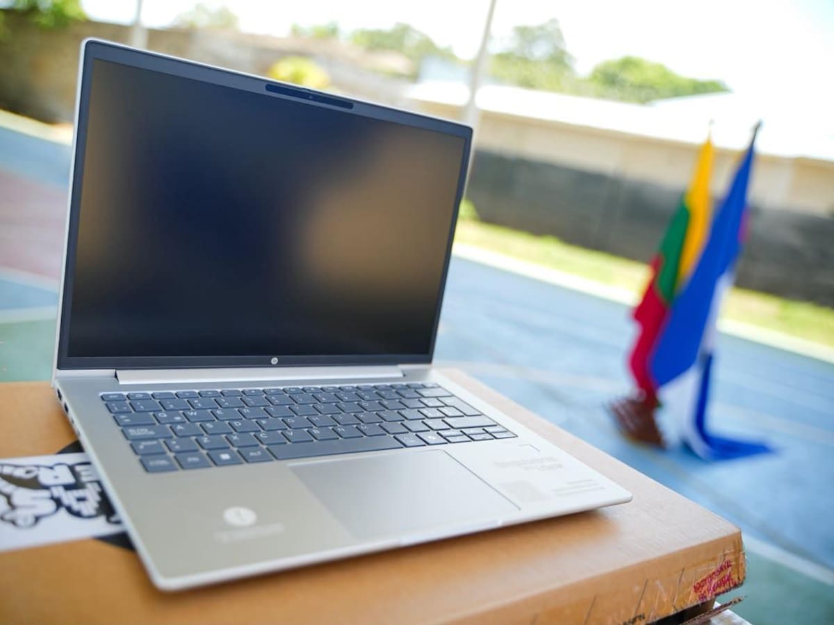 En Clemencia entregaron 52 computadores y 40 becas en Inteligencia Artificial