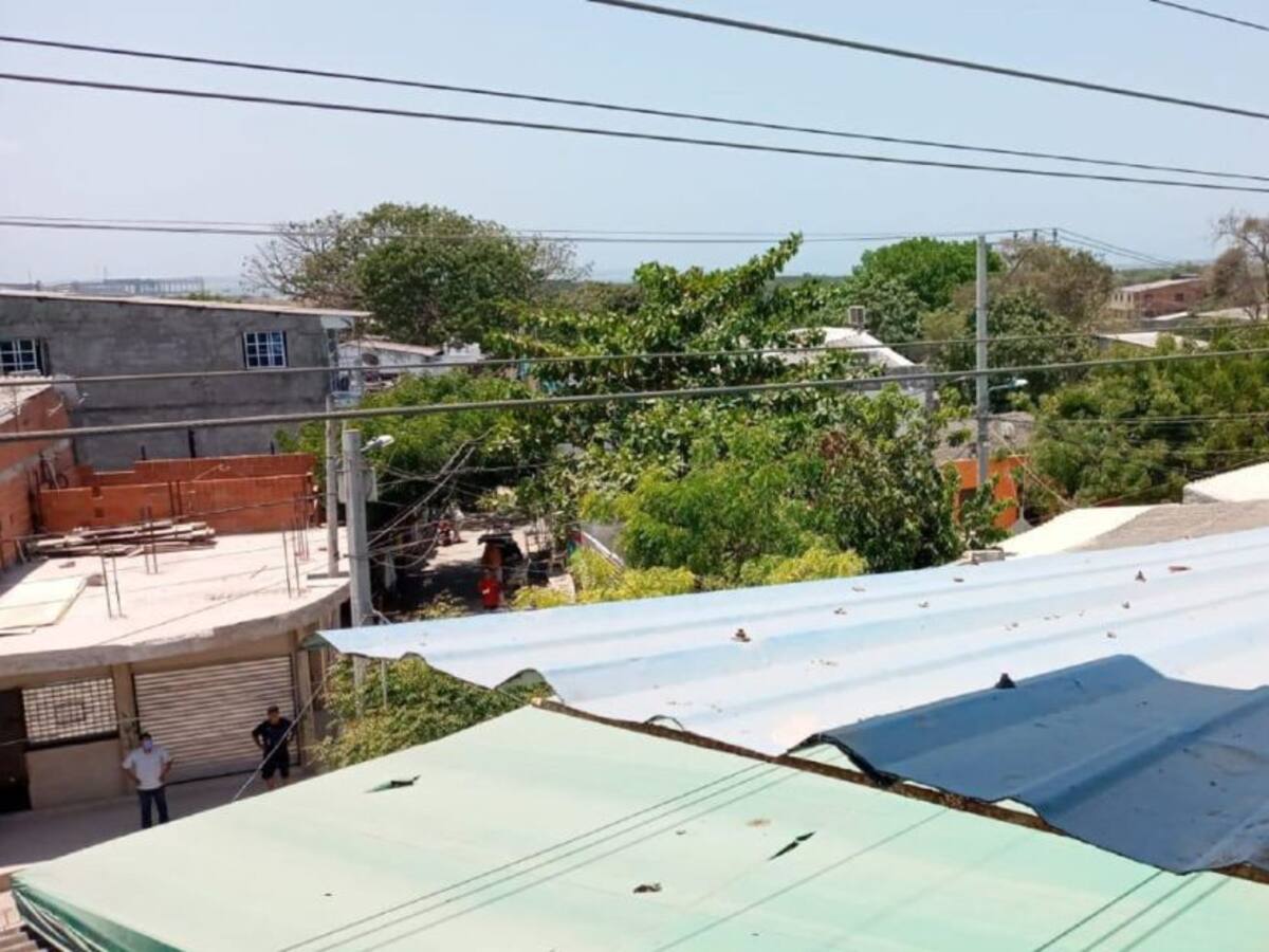 Comunidad de Puerta de Hierro afectada por líneas de alta tensión