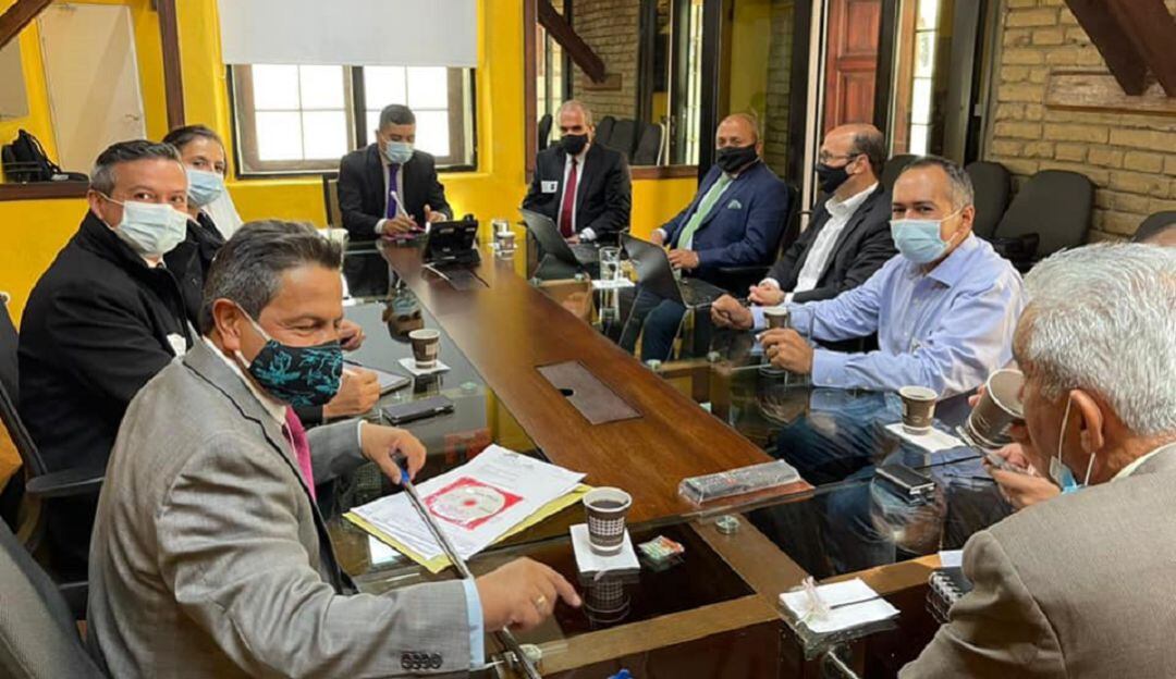 Encuentro entre el Ministerio de Vivienda y alcaldes de Caldas