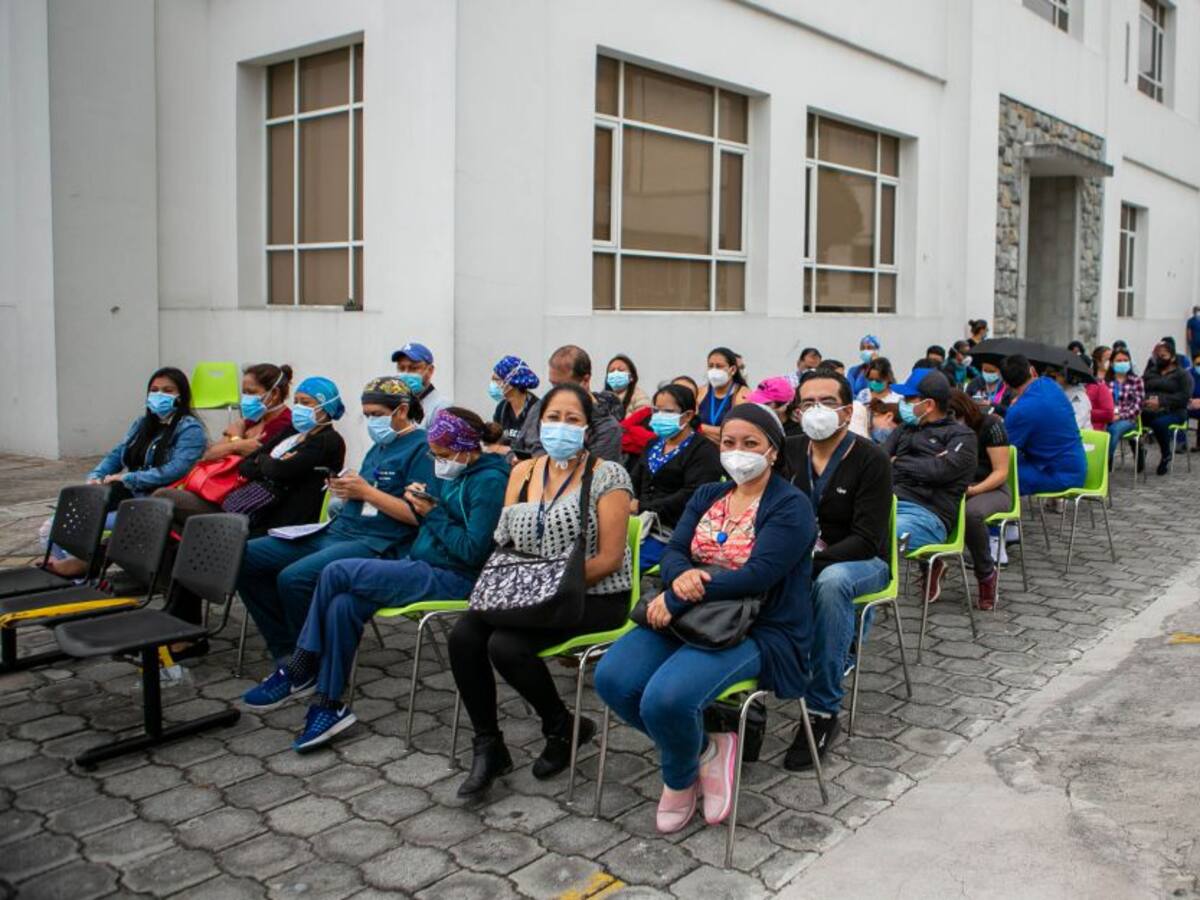 Ecuador cierra clínica clandestina que aplicó vacunas COVID-19 falsas