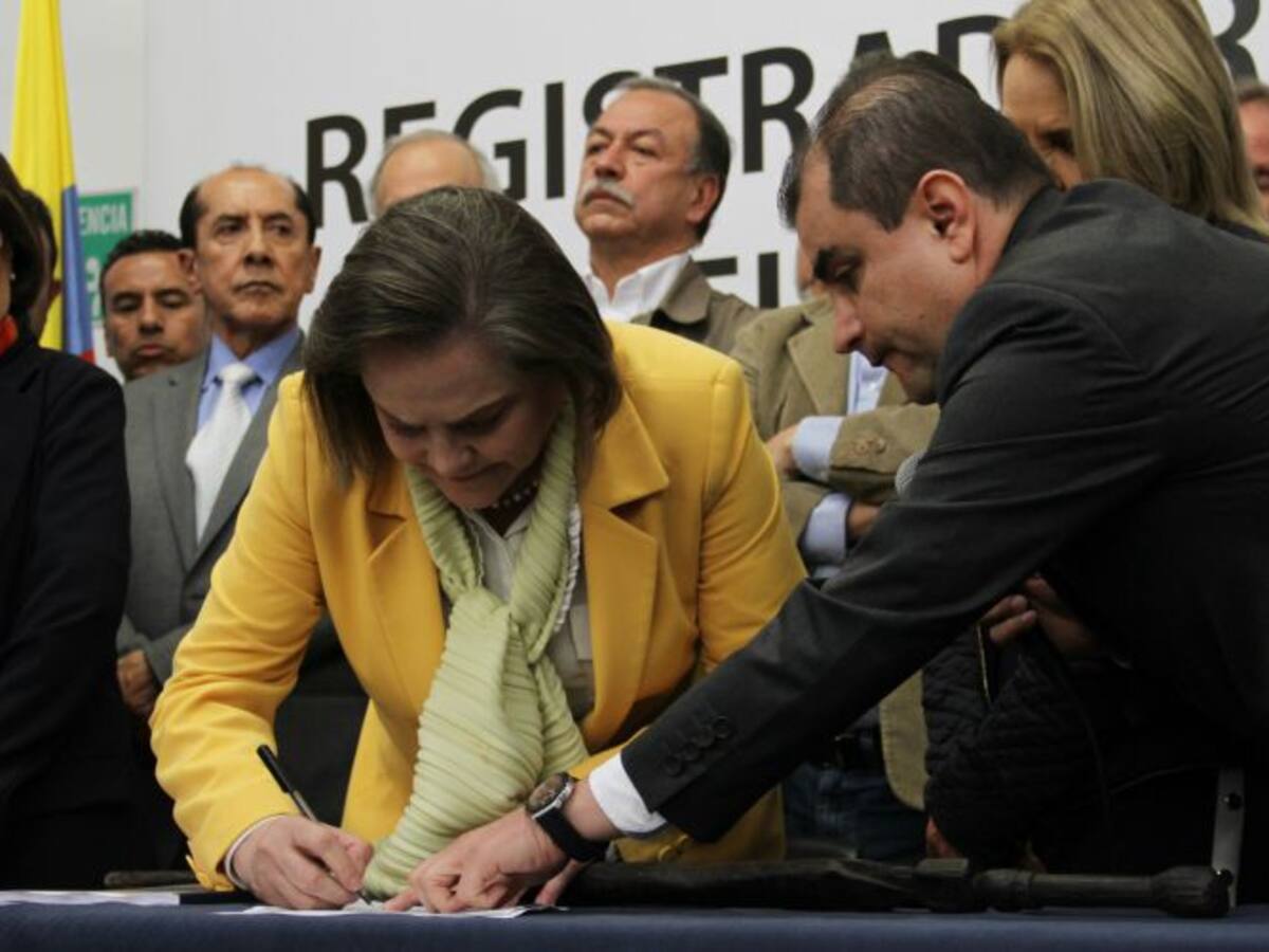 Clara López inscribe oficialmente su candidatura a Alcaldía de Bogotá