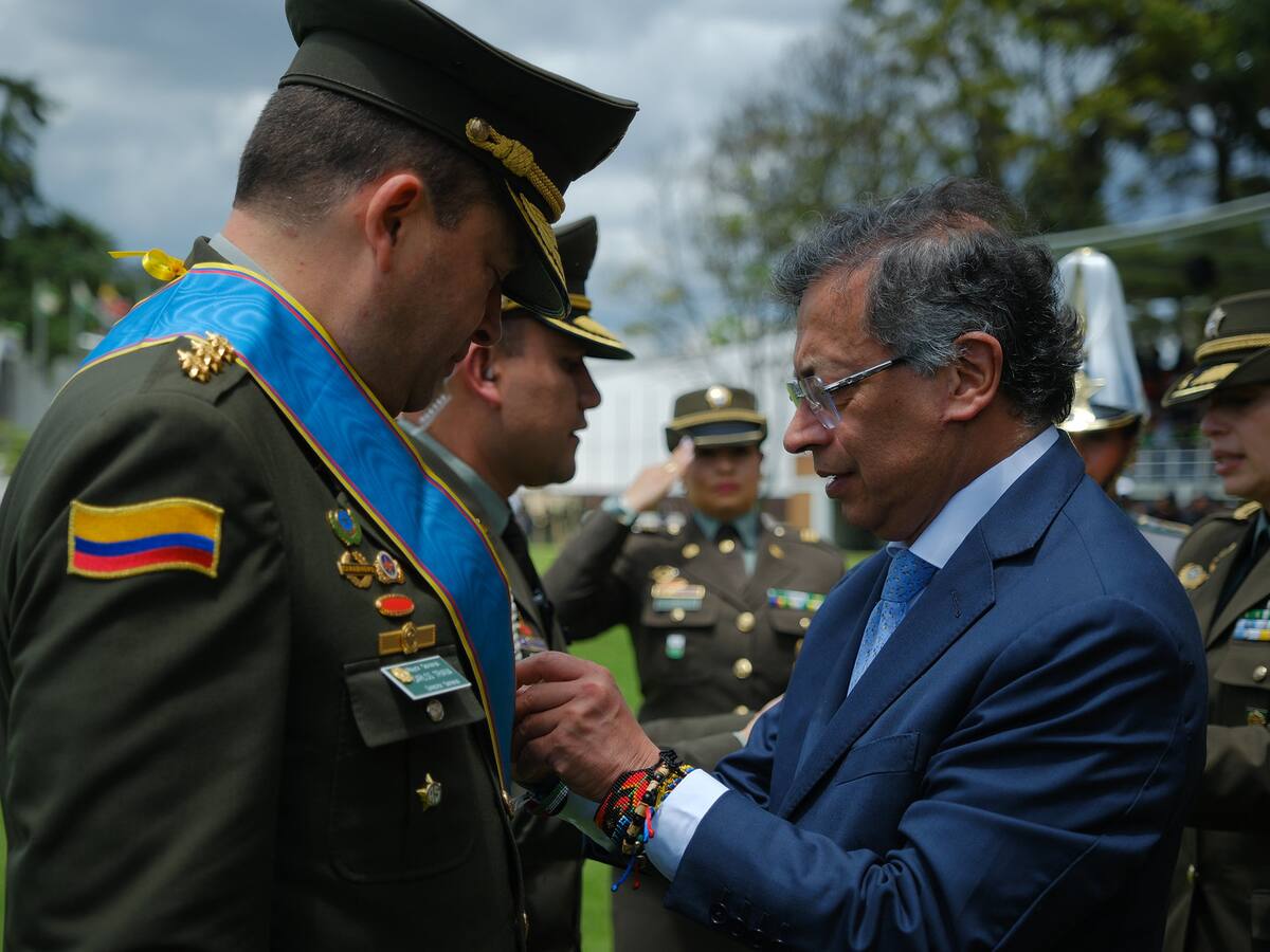 Petro pide al Gral. Rincón priorizar seguridad de elecciones: grupos extranjeros quieren intervenir
