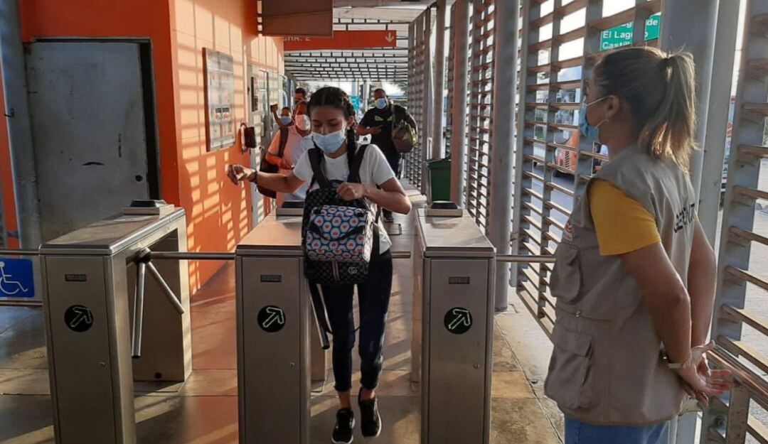 “Yo amo Transca”, personal administrativo y de apoyo a la gestión realiza acciones pedagógicas y de rescate de la cultura Transcaribe en estaciones