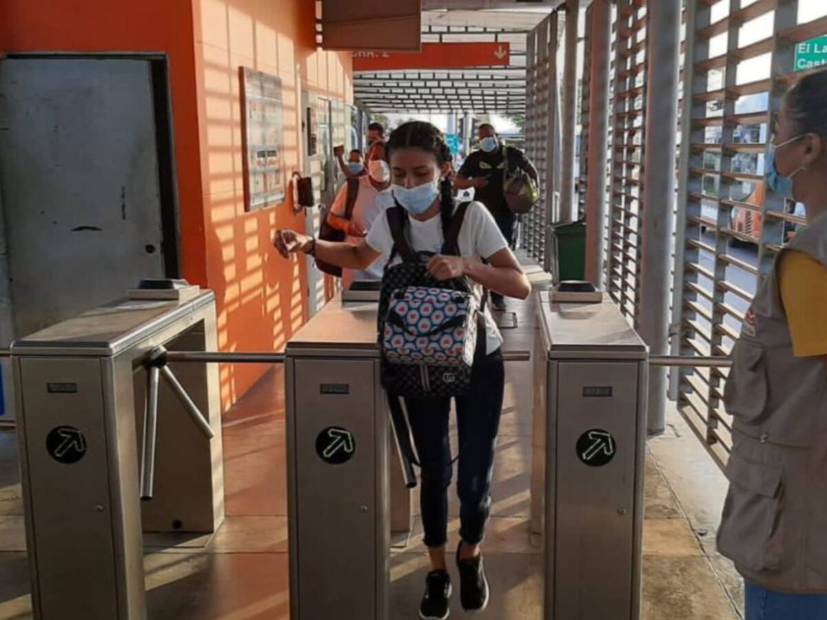 Con estrategias, Transcaribe acompaña a los usuarios en las estaciones