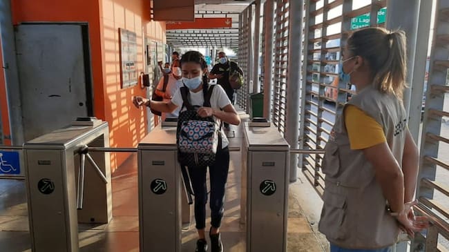 “Yo amo Transca”, personal administrativo y de apoyo a la gestión realiza acciones pedagógicas y de rescate de la cultura Transcaribe en estaciones