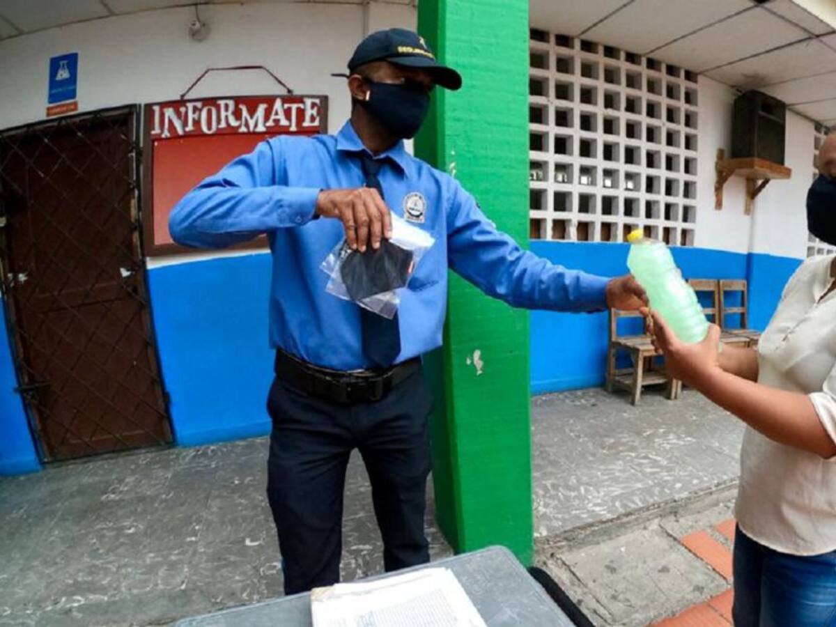 Verifican protocolos de bioseguridad en colegios de Cartagena