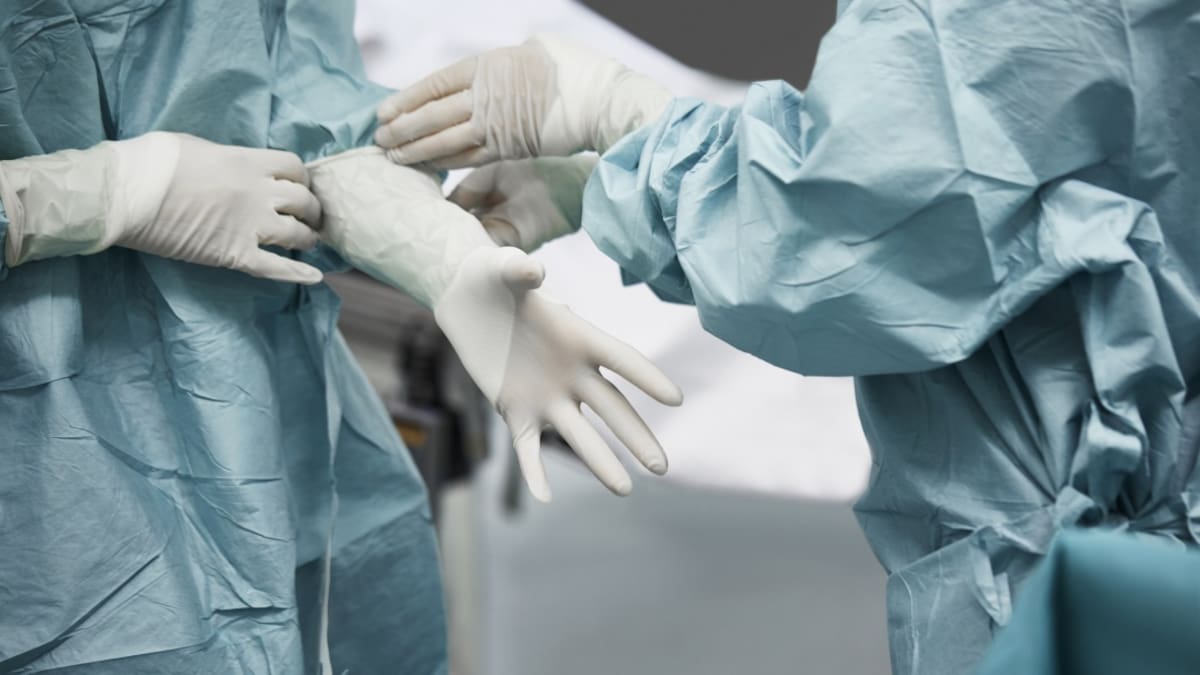 Médico habilitó punto de cirugía estética gratuito para atender a lesionados en medio de protestas