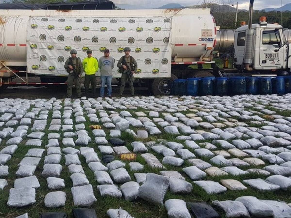 Hallan una tonelada de marihuana en un camión cisterna en el Valle del Cauca