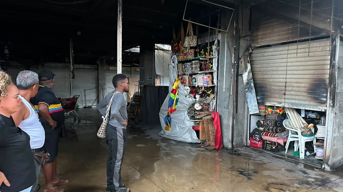 Investigan si un cortocircuito provocó incendio en la Galería 72 de Barranquilla