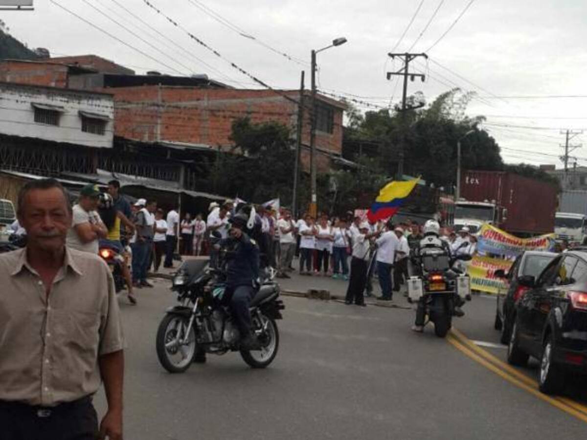 Cierre de la vía Ibagué – Alto de la Línea por protestas