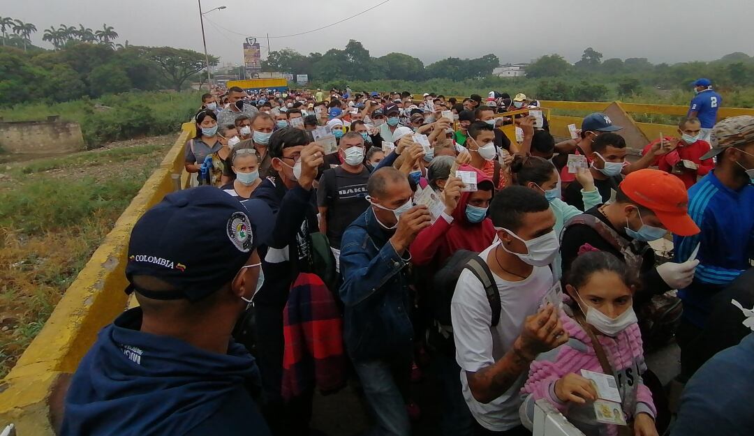 Venezolanos ingresando a Colombia al inicio de la pandemia en marzo del 2020
